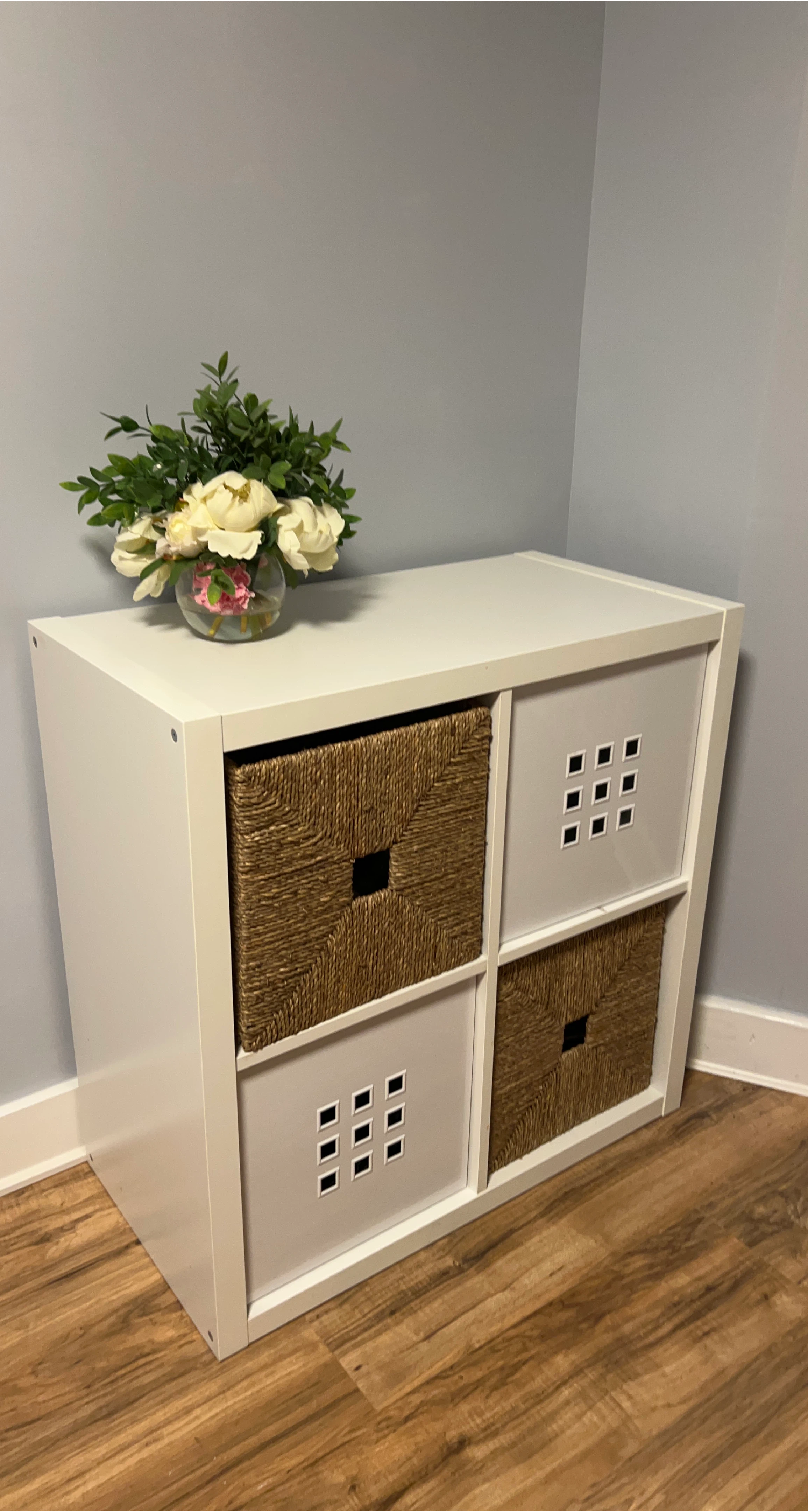 White 4-Cube Storage Unit with Baskets