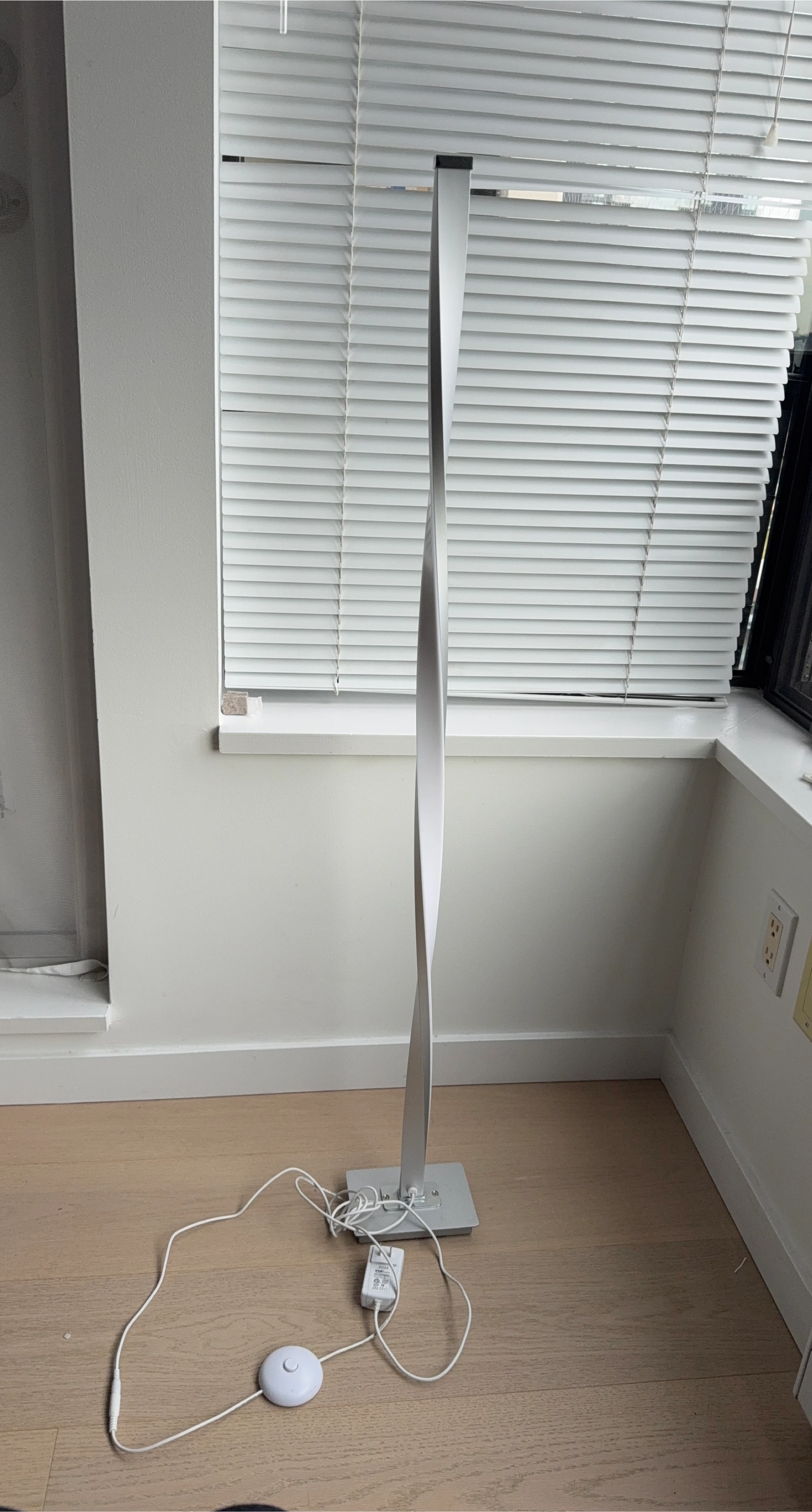 Modern Swirl Floor Lamp
