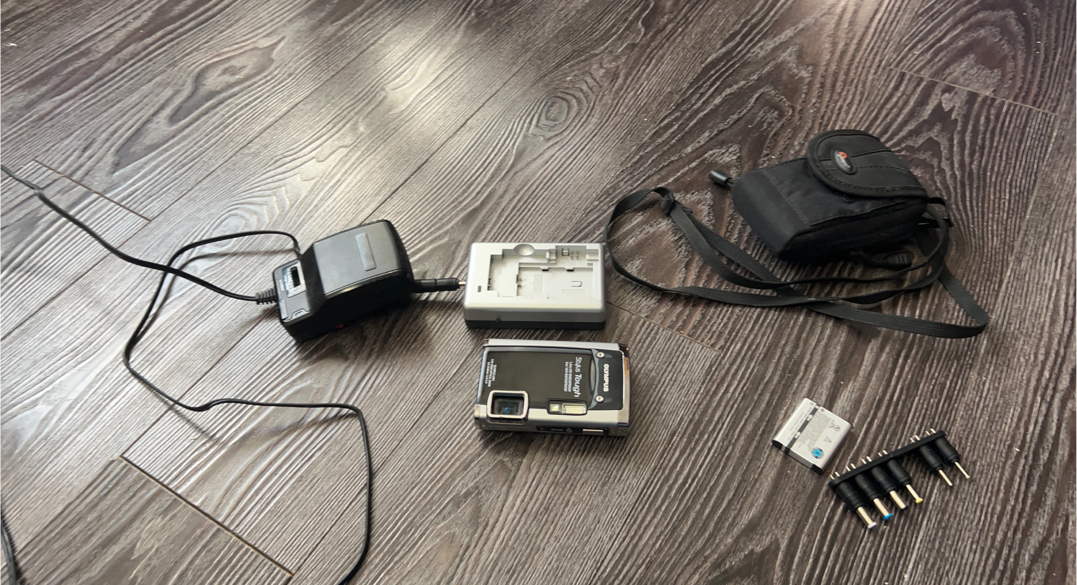 🥕Olympus Stylus Tough Digital Camera with Accessories