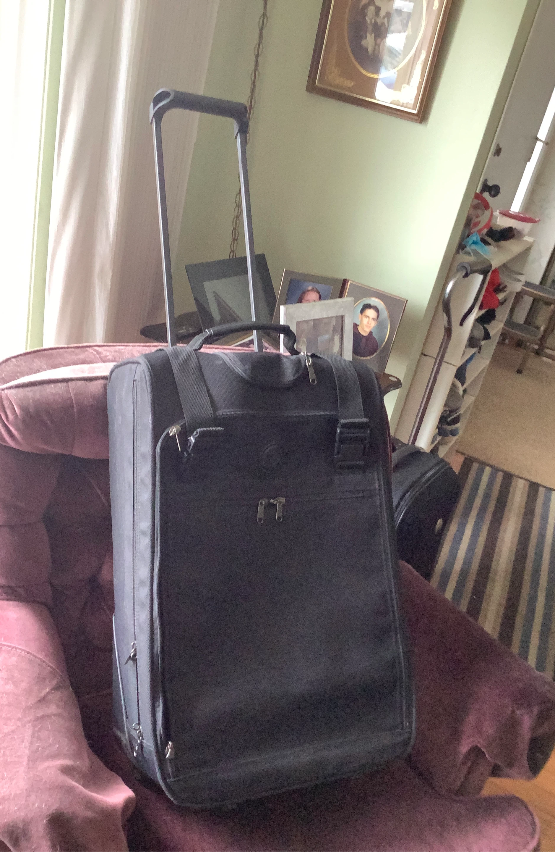 Black Rolling Suitcase with Telescopic Handle