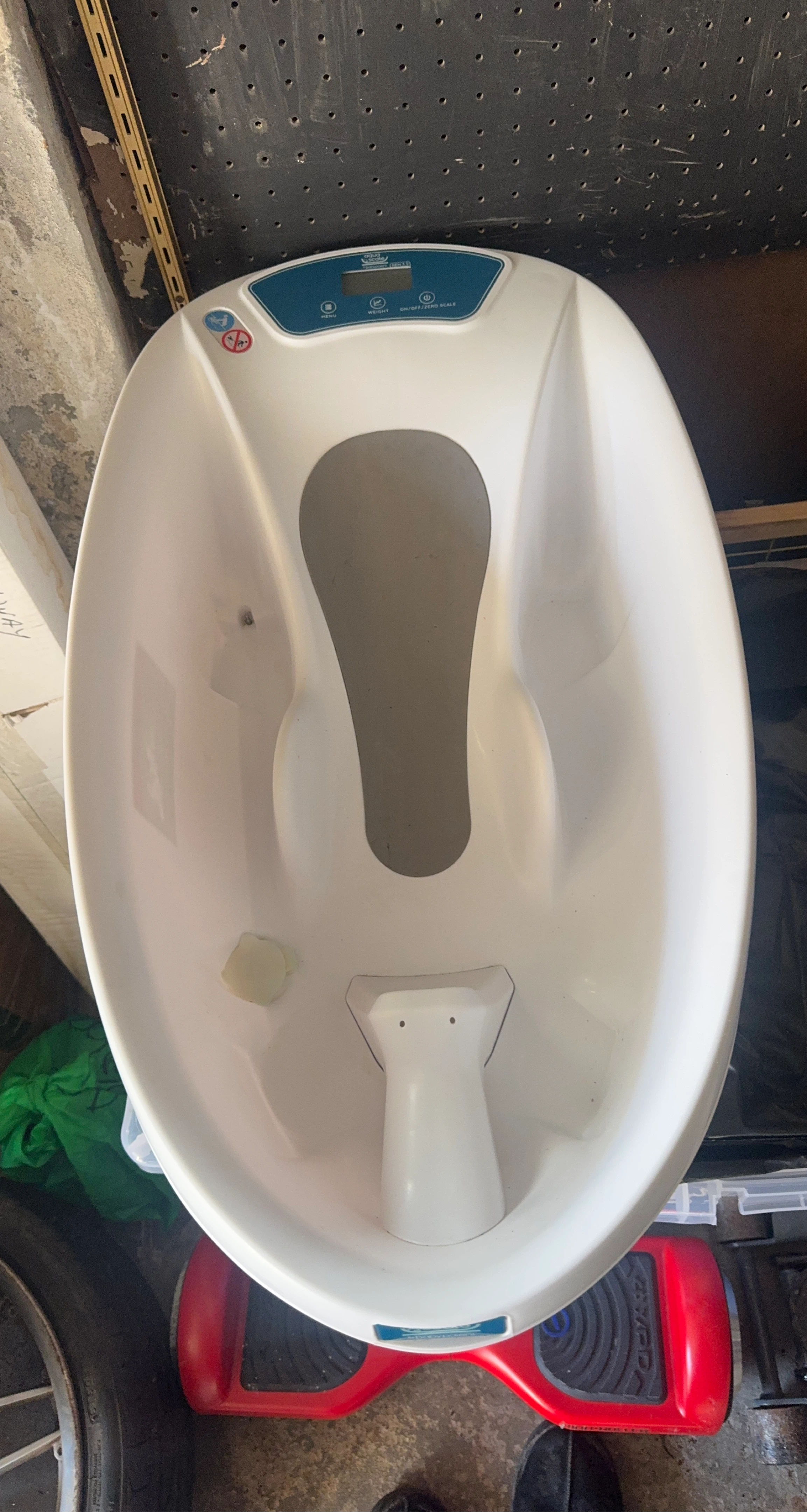 Aqua Scale Baby Bath Tub and Scale