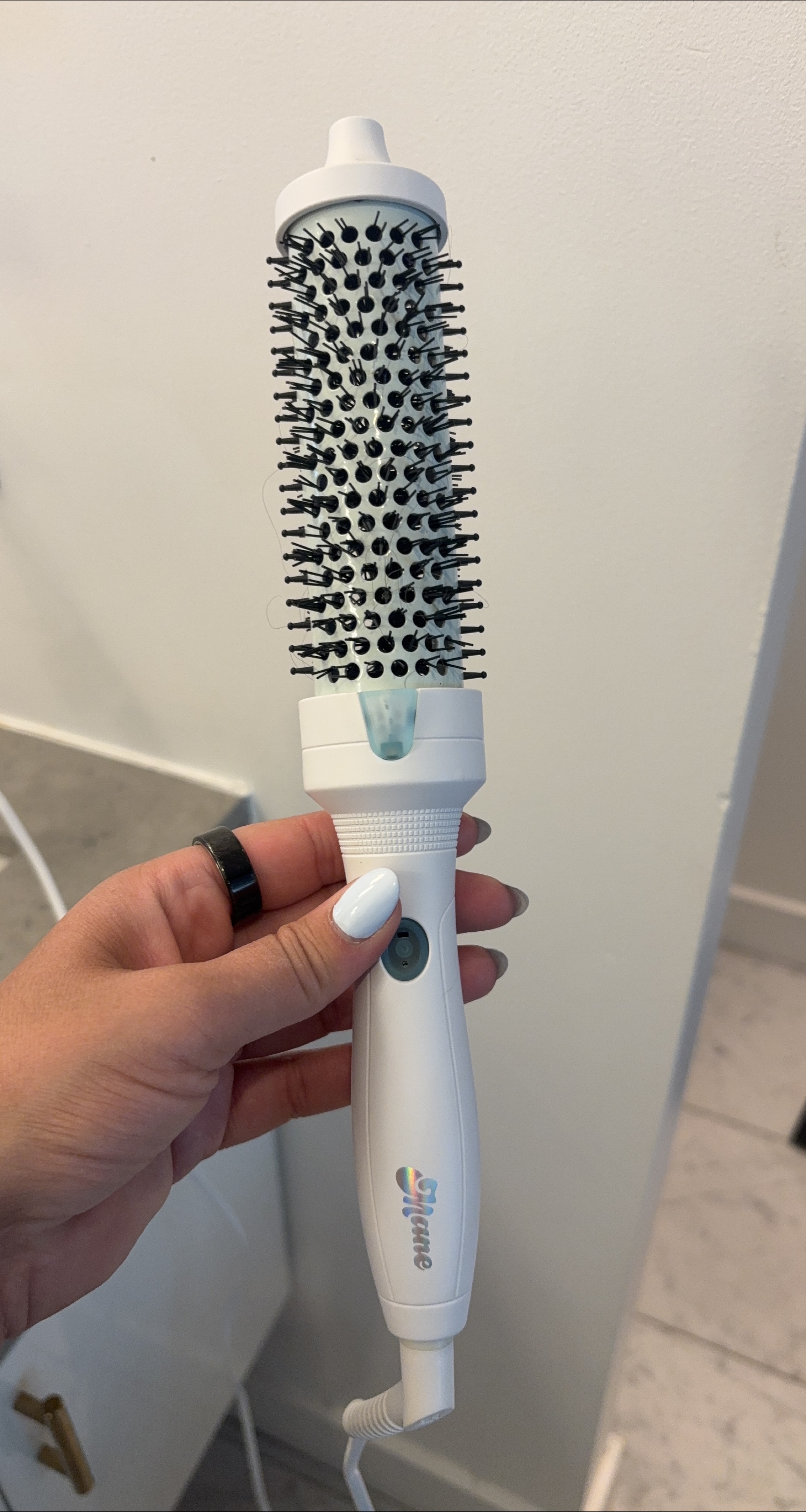 🥕 Mane It's Giving Body Medium Hot Thermal Round Brush - photo 2