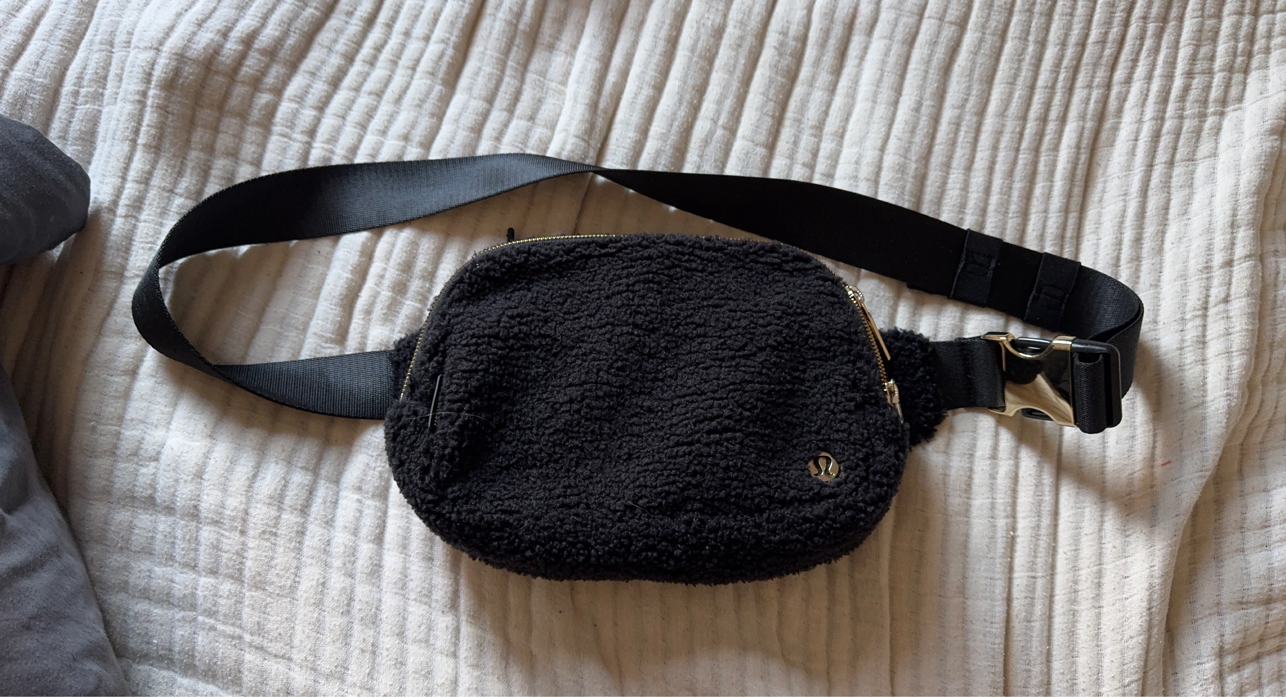 Lululemon Everywhere Fleece Belt Bag - Black