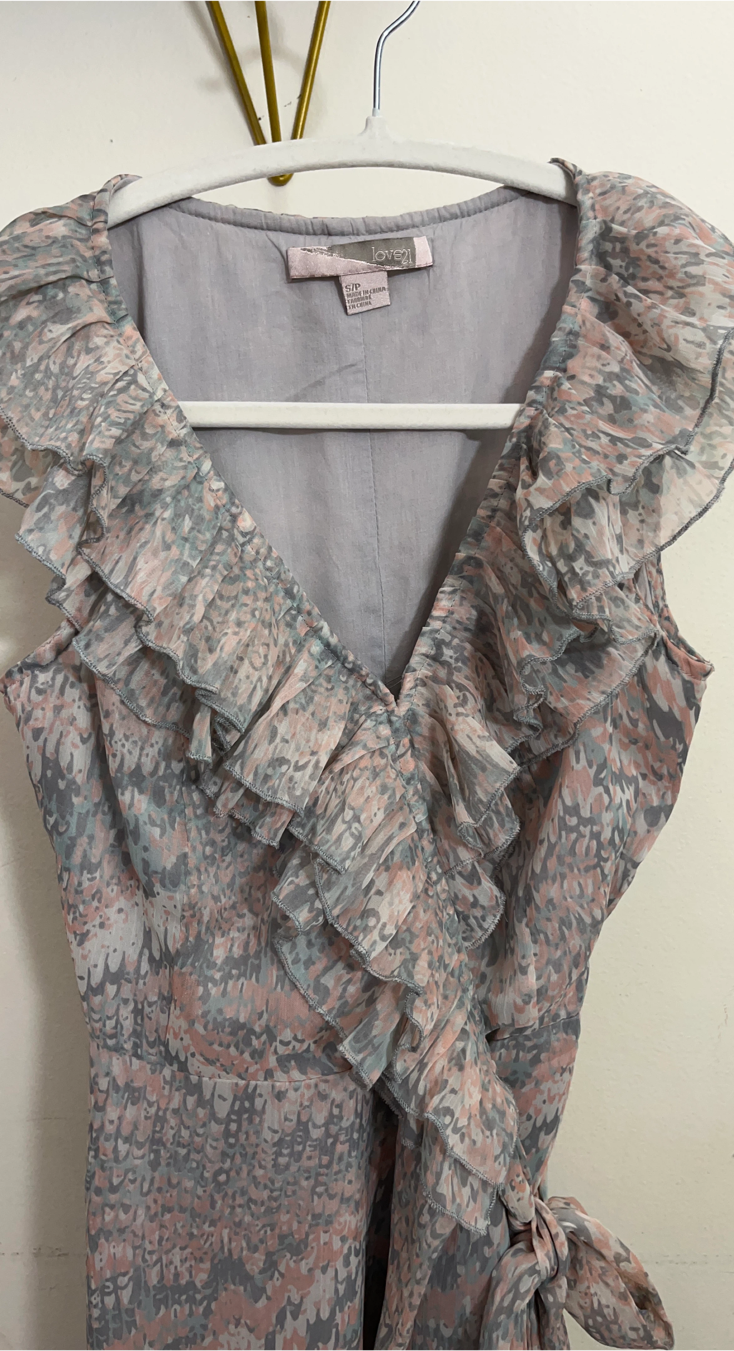Lovey Ruffle Print Dress.Vestido love21 de forever 21.