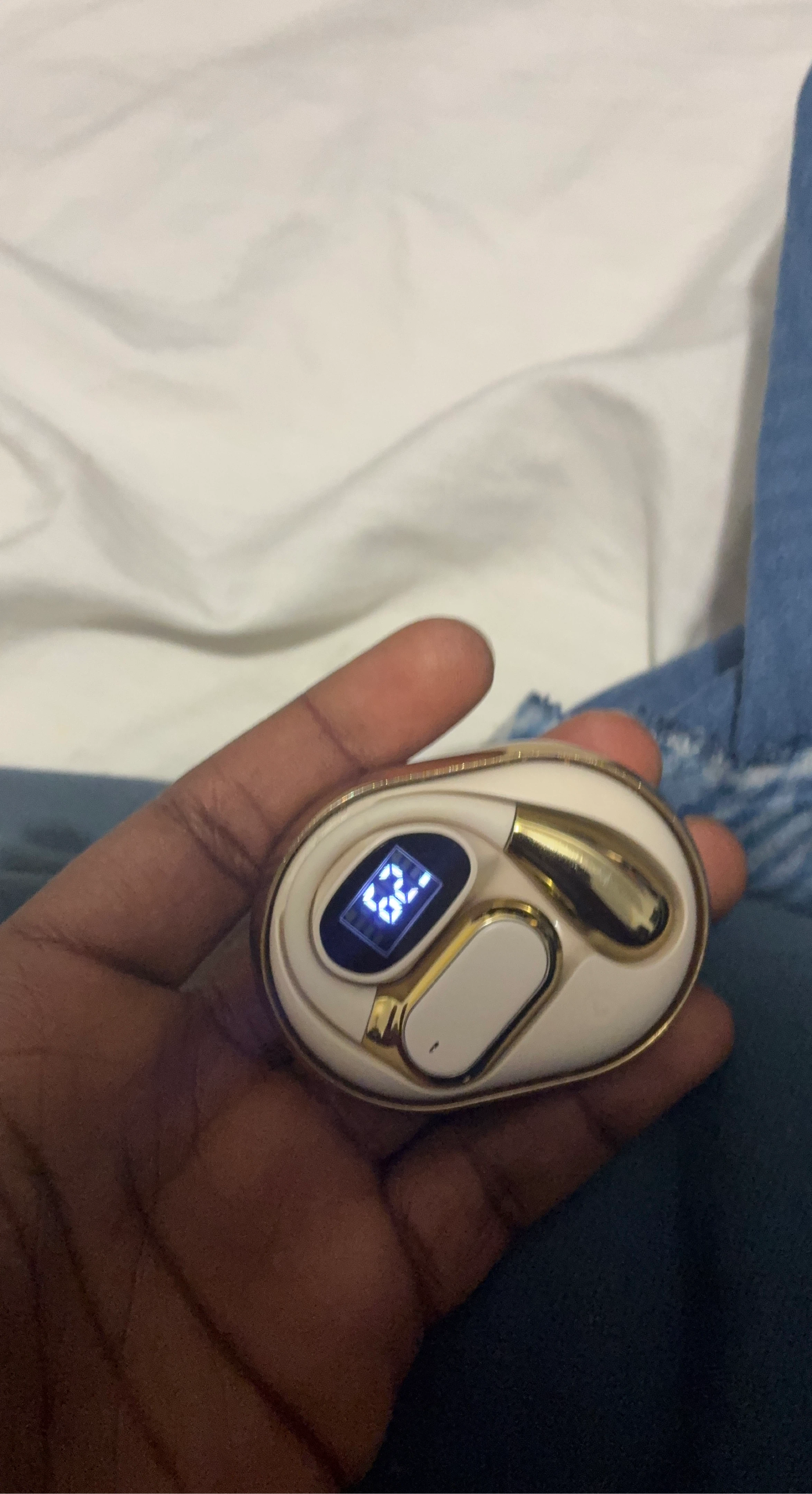White and Gold Wireless Earbuds Case