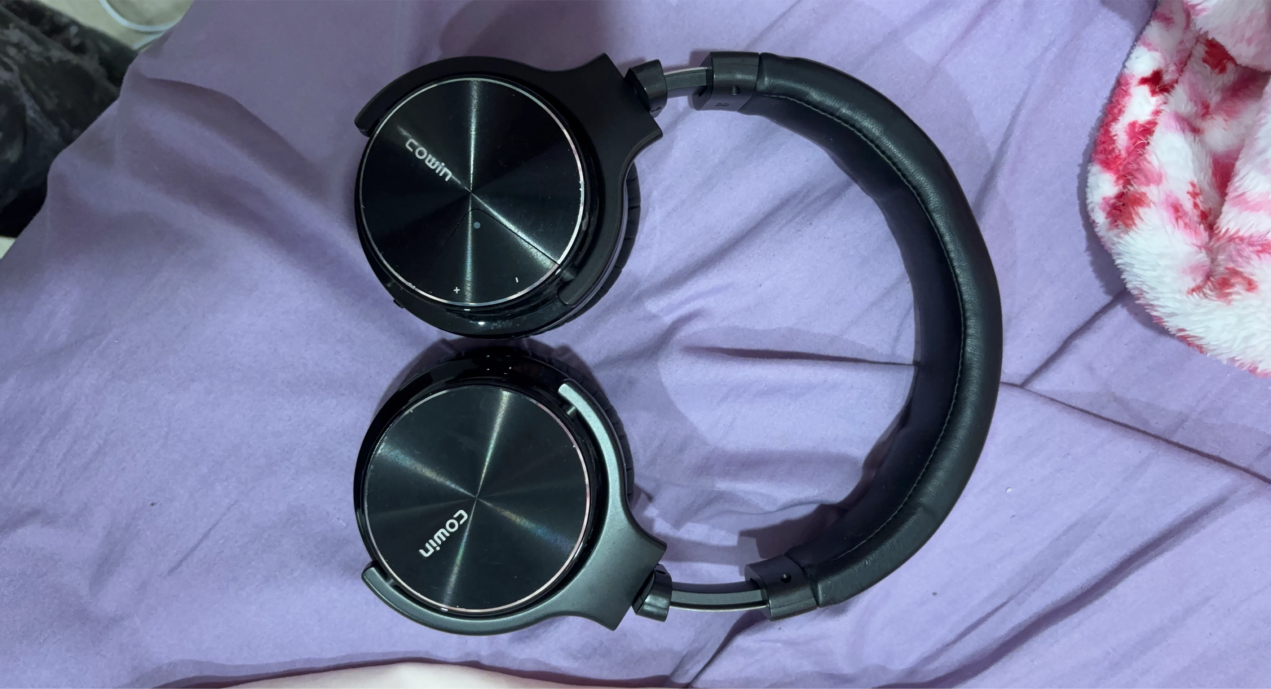 Cowin Black Over-Ear Headphones
