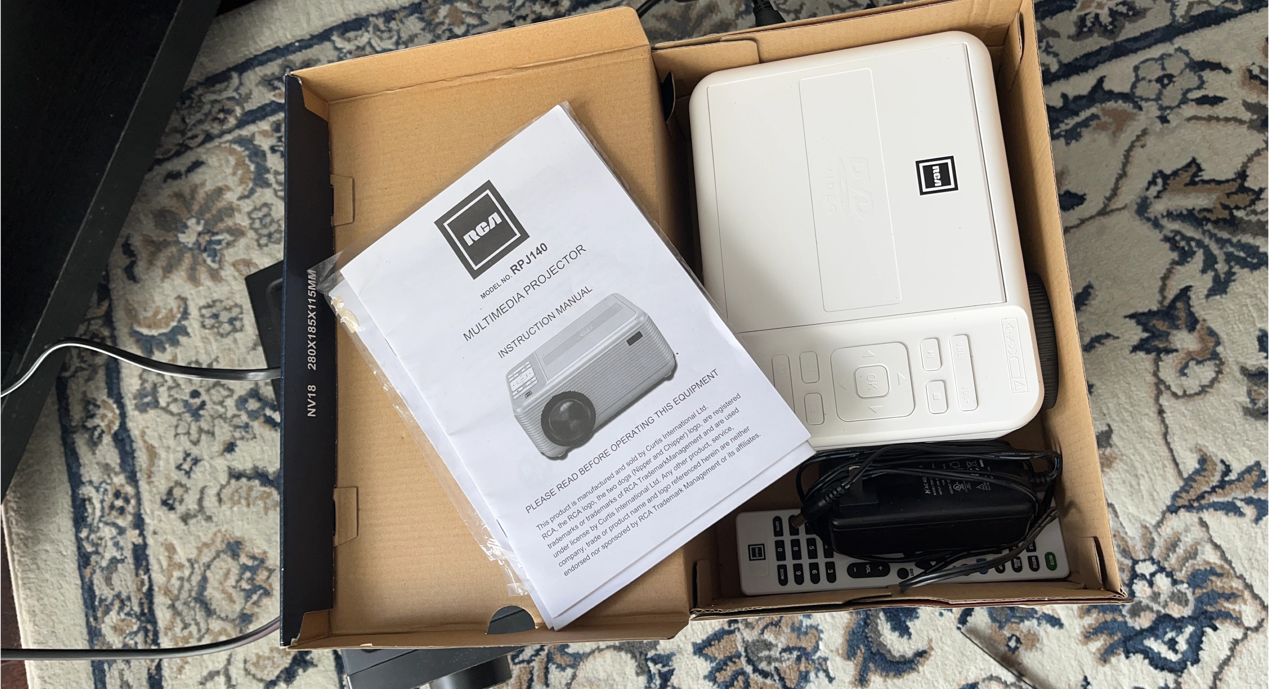 RCA Projector RPJ140 – Home Theater Projector w/ Remote - photo 2