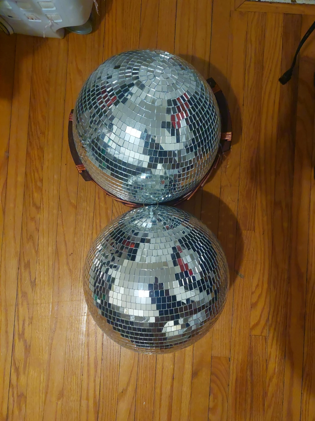 2x Disco Balls