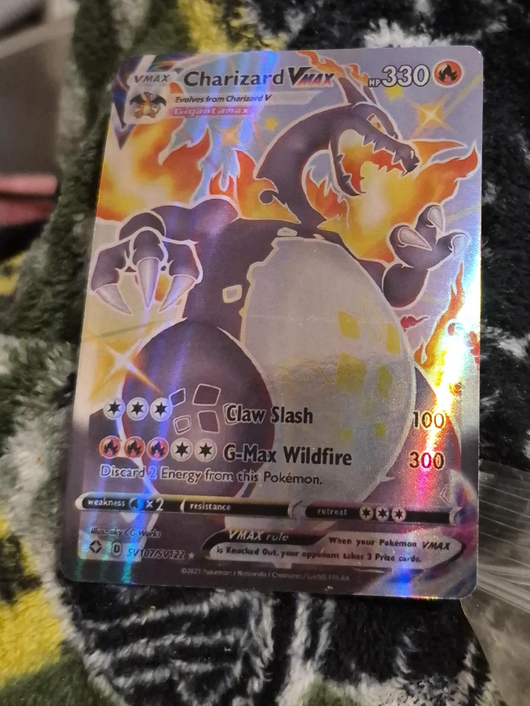 Charizard VMAX Gigantamax Pokémon Card (SV107/SV172)