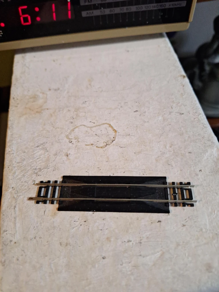 Atlas N scale Model uncoupler Track Section