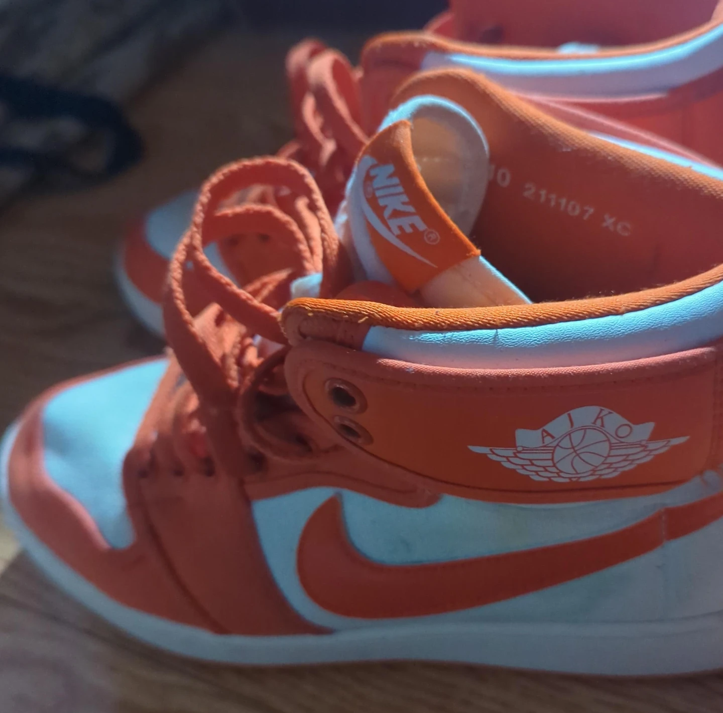 Air Jordan 1 High Sneakers - Orange & White