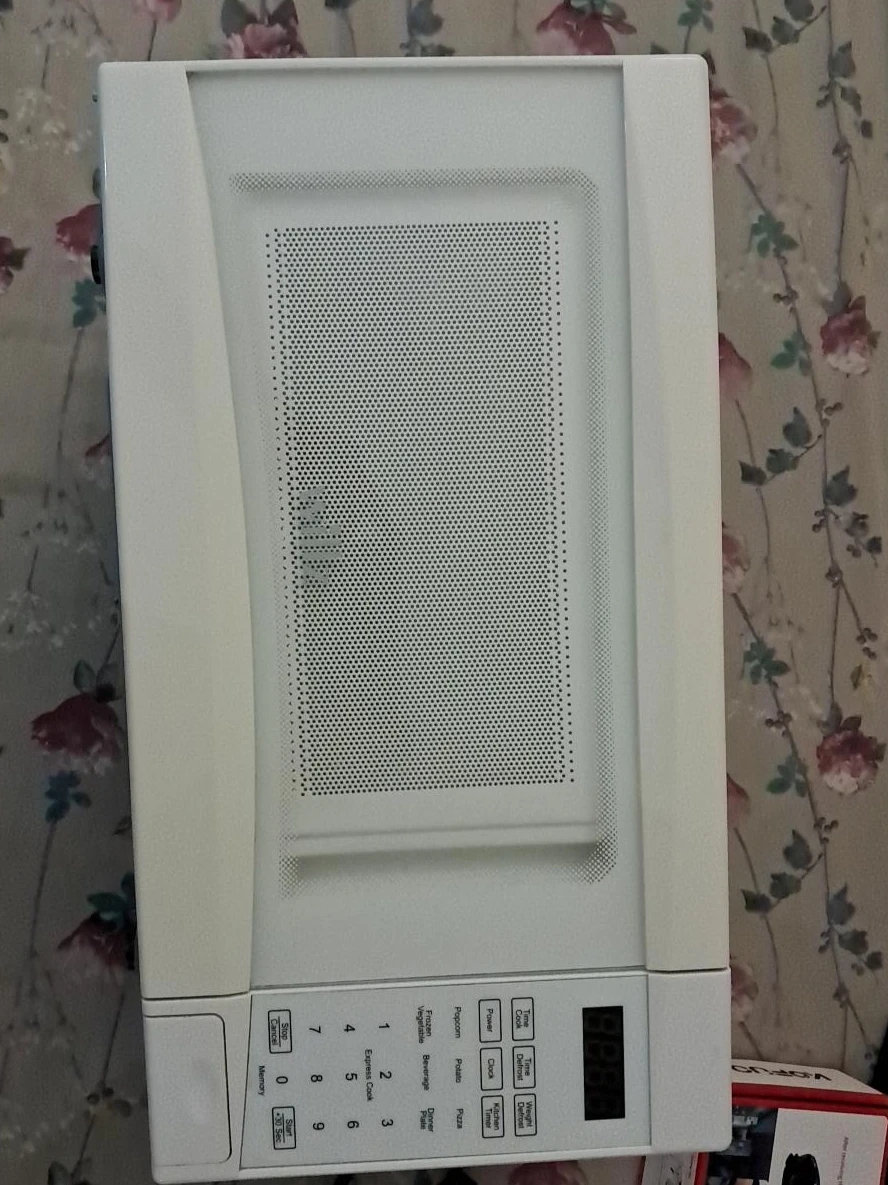 White Compact Microwave Oven