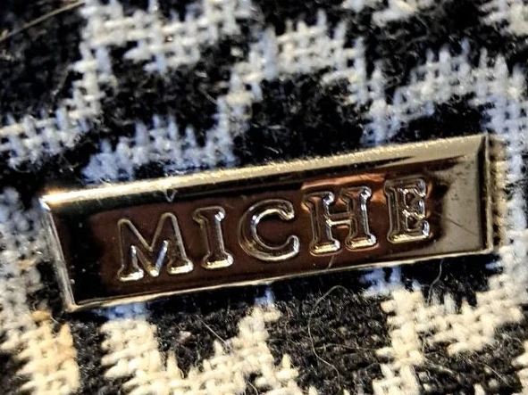 Micheal Kors purse snap on design