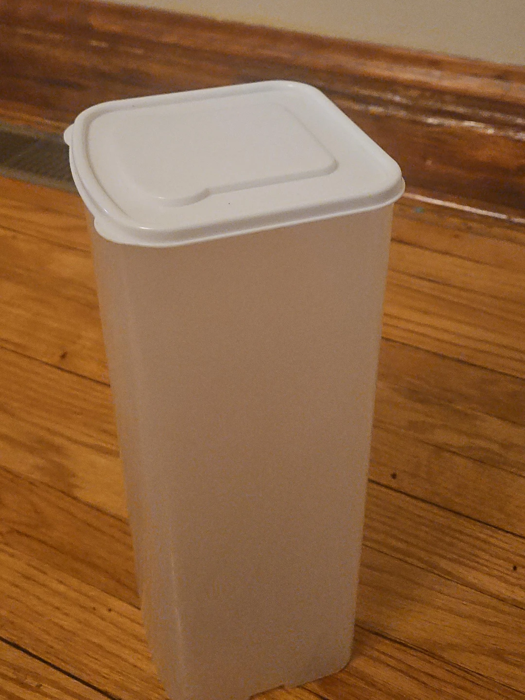 Plastic Food Storage Container with Lid