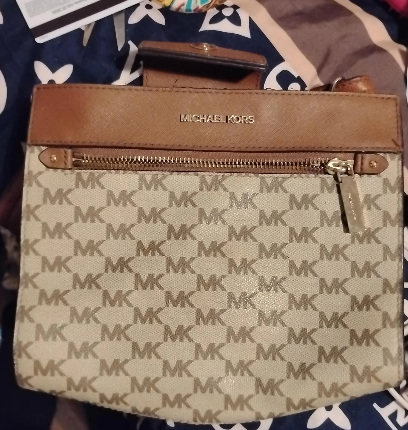 Michael Kors MK Signature Crossbody Bag