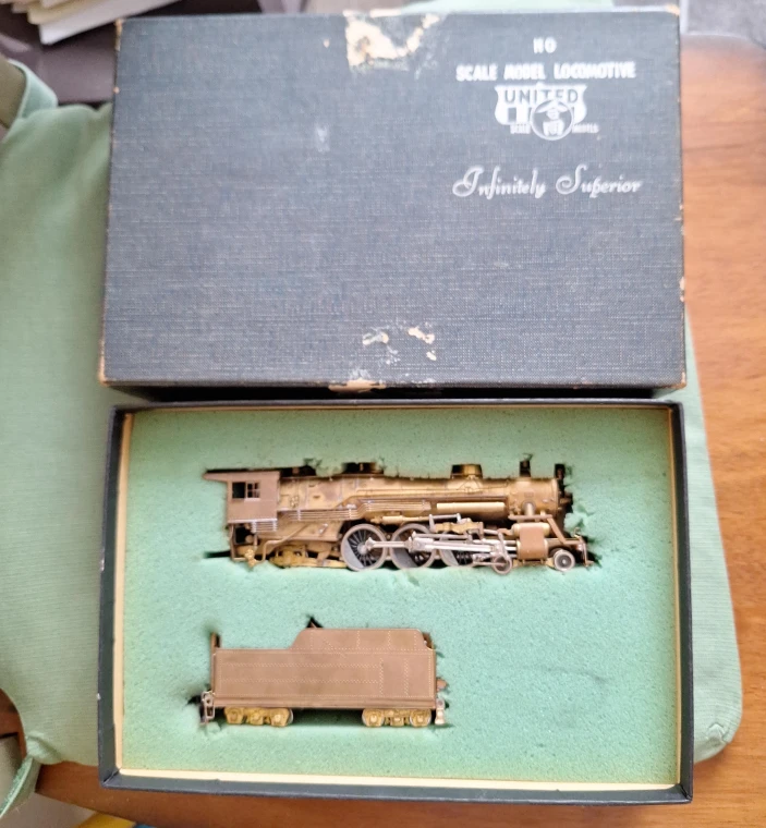 United HO Scale Model Locomotive and Tender