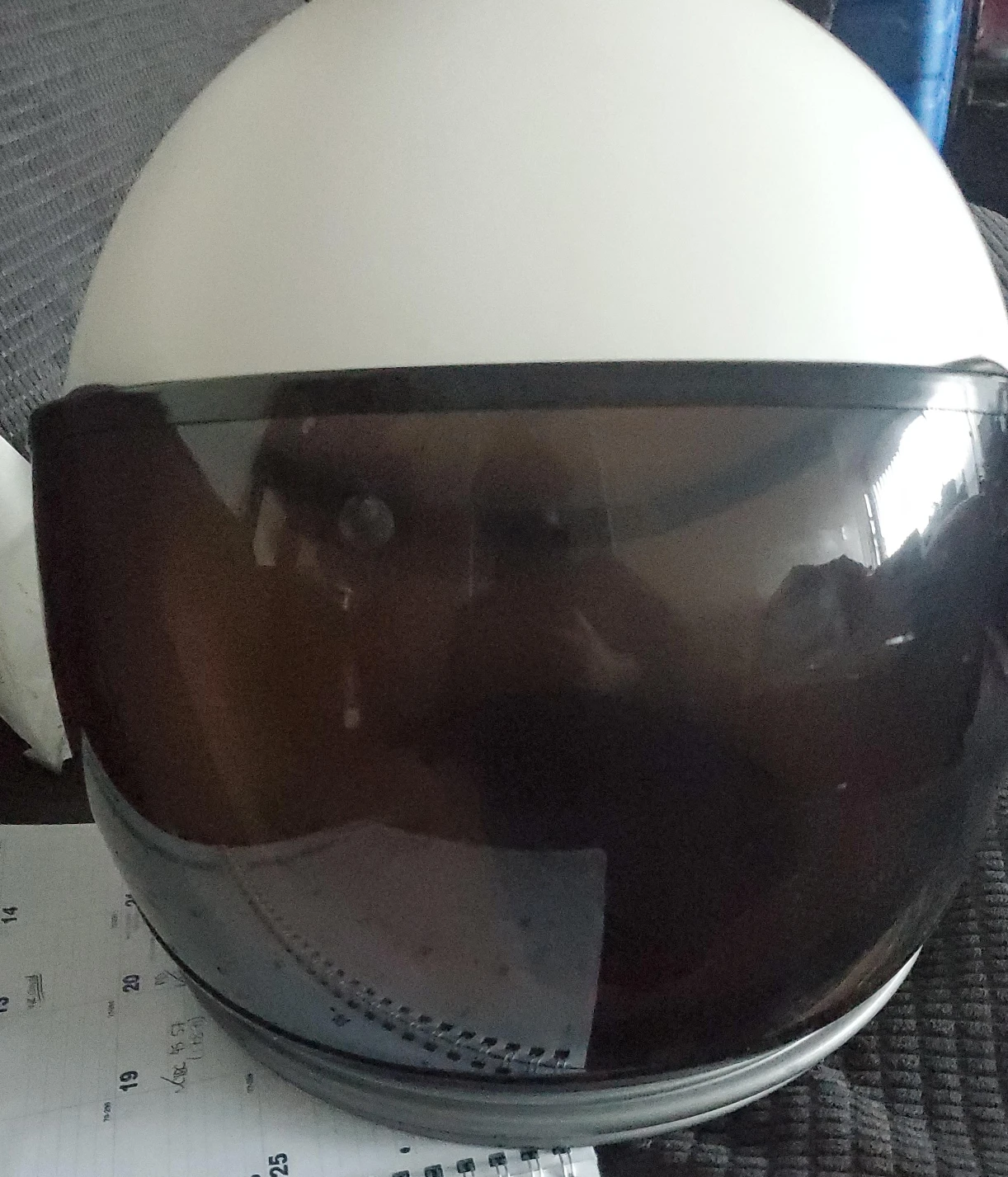 White astronaut helmet form spirit Halloween