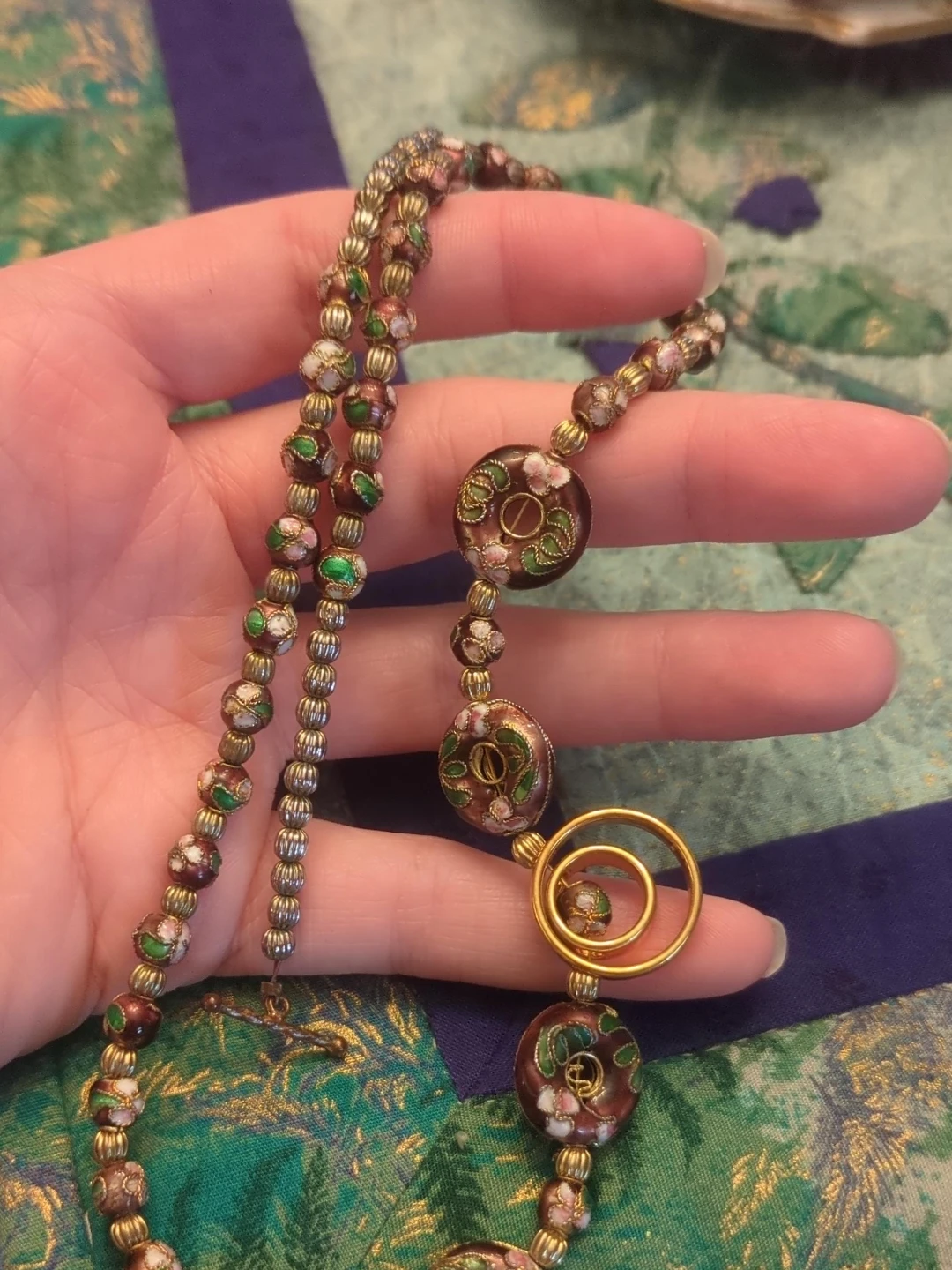 Cloisonné beaded necklace with floral design