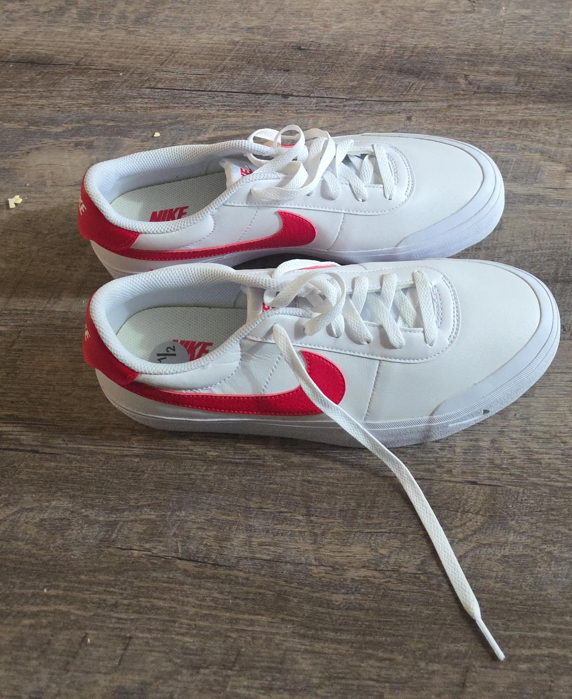 Nike White/Red Sneakers