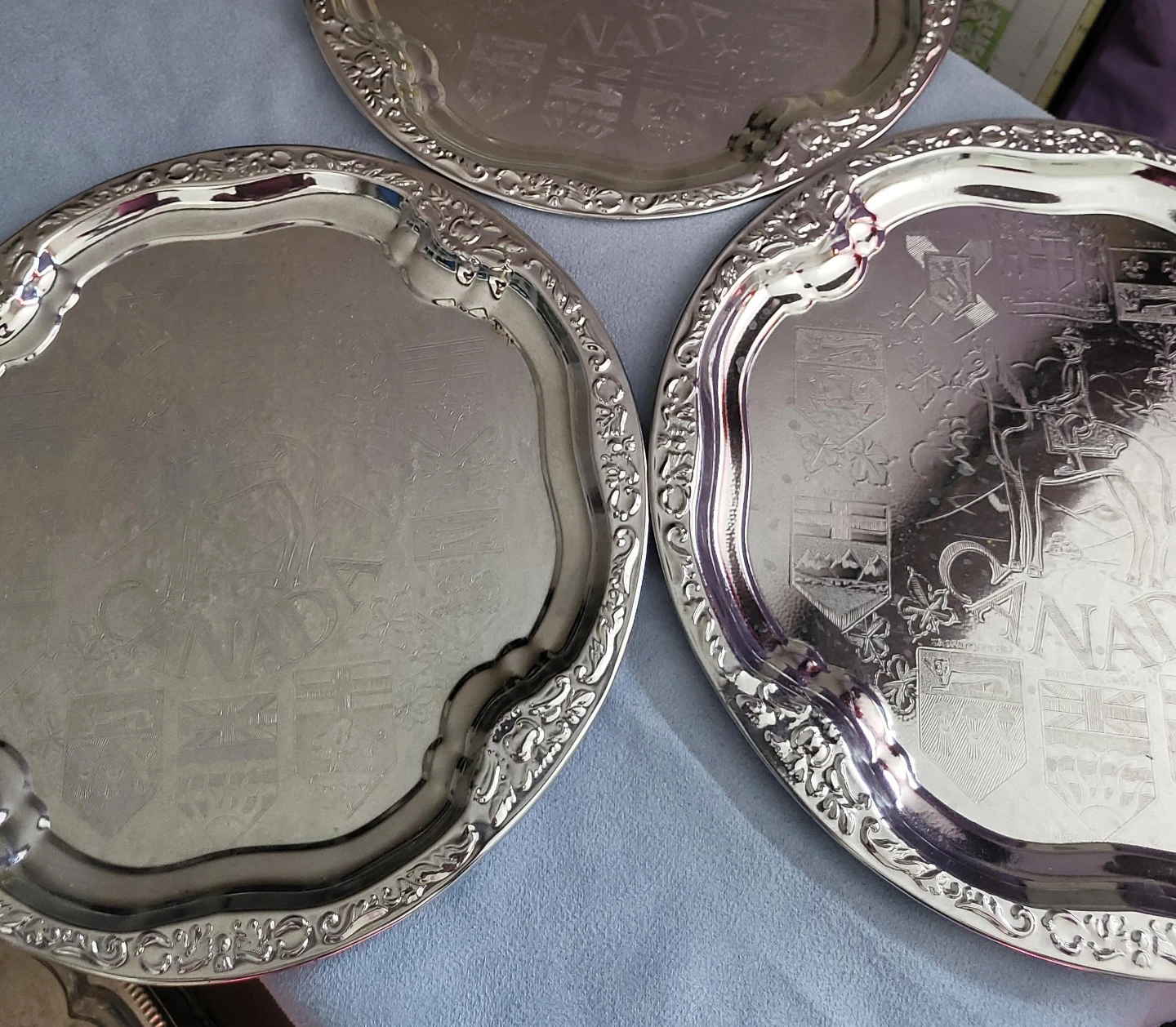 Set of 3 Vintage Decorative Canada Trays