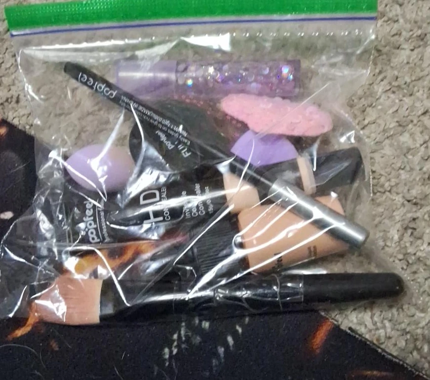 Popfeel Makeup Set with Concealer Sponges and Glitter Gloss
