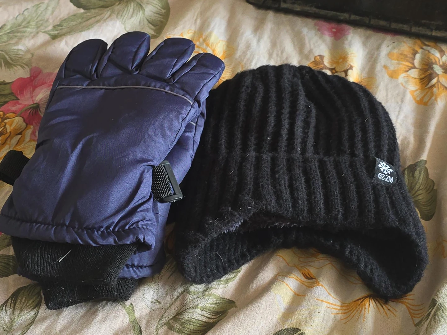 GZ-ZM Winter Hat and Gloves Set