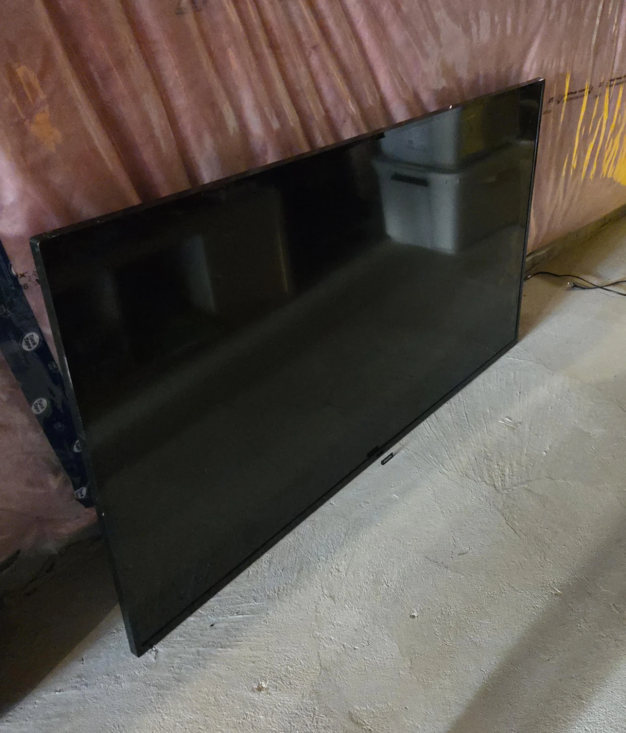 Broken - Philips 65" TV