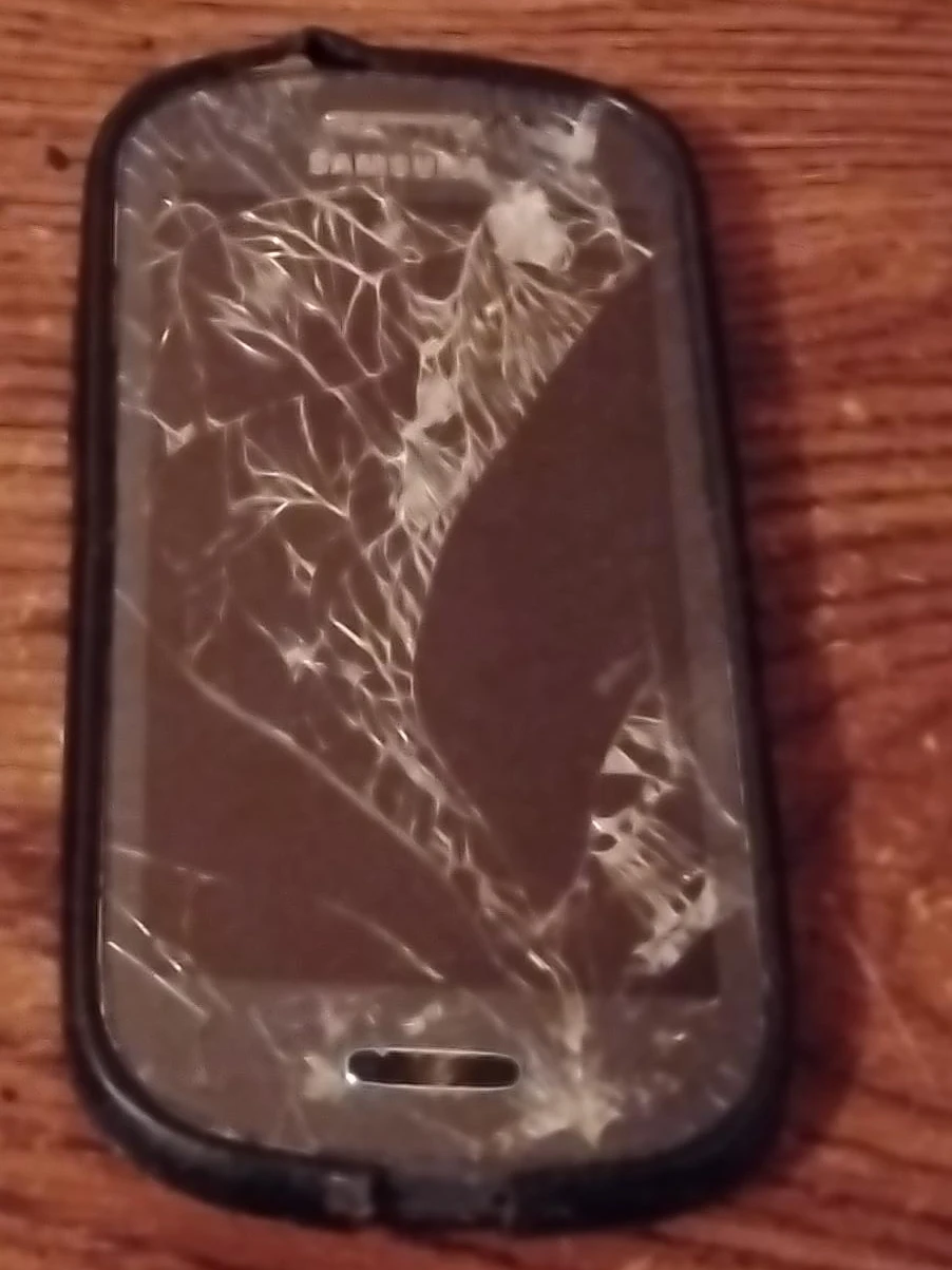 Samsung Cell Phone (cracked screen as in cover)