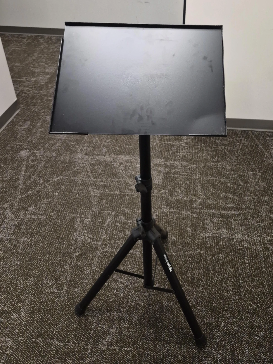 Amazon Basics Adjustable Music Stand