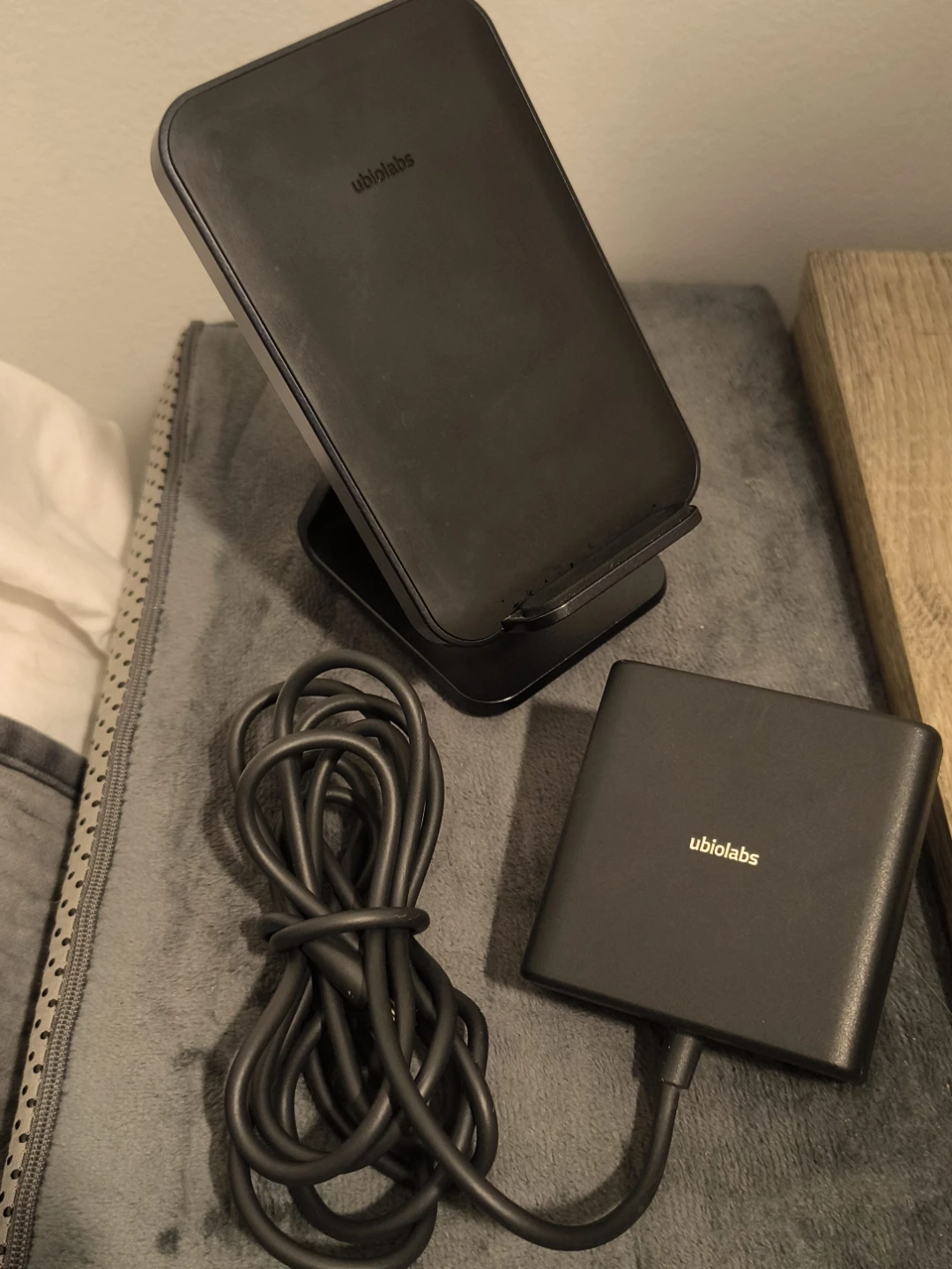 Ubiolabs Wireless Charging Stand with Power Adapter