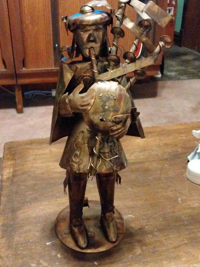 🧡Metal Figurine - Bagpiper🧡