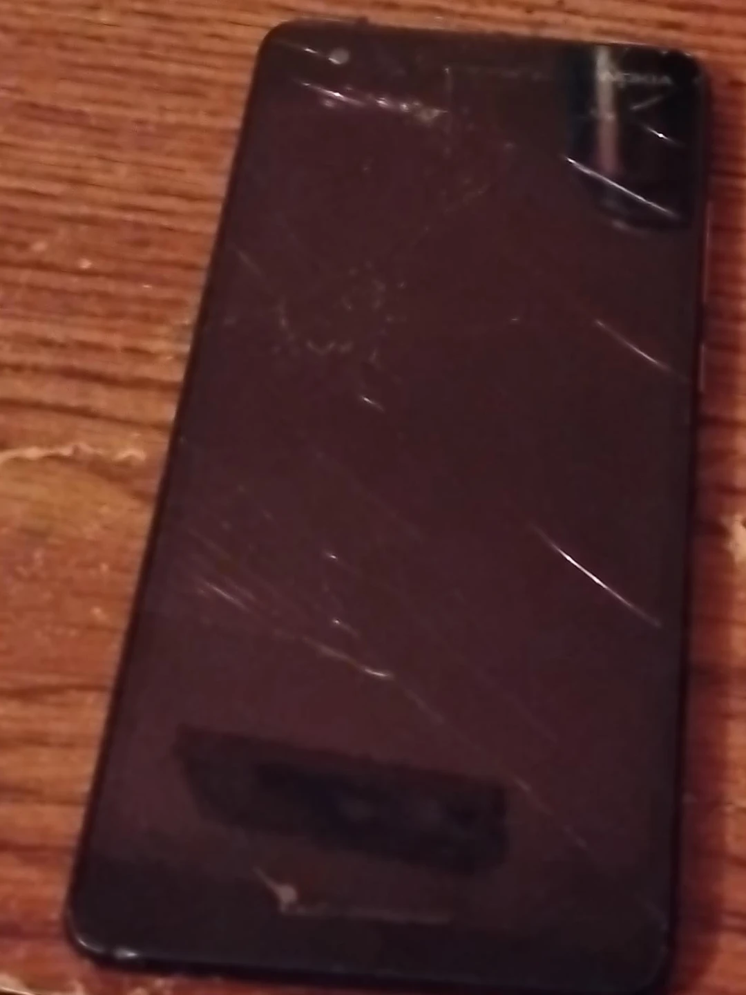 Nokia Cell Phone (Cracked Screen)