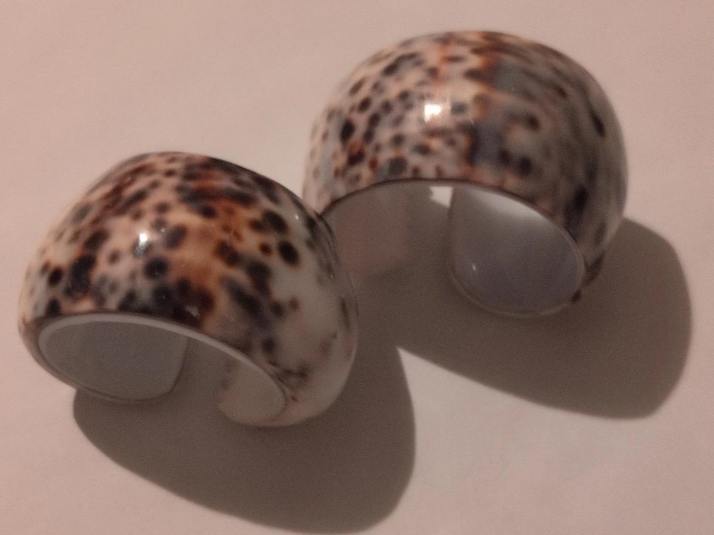 Set of 2 Cowrie Shell Leopard Spot Napkin Rings