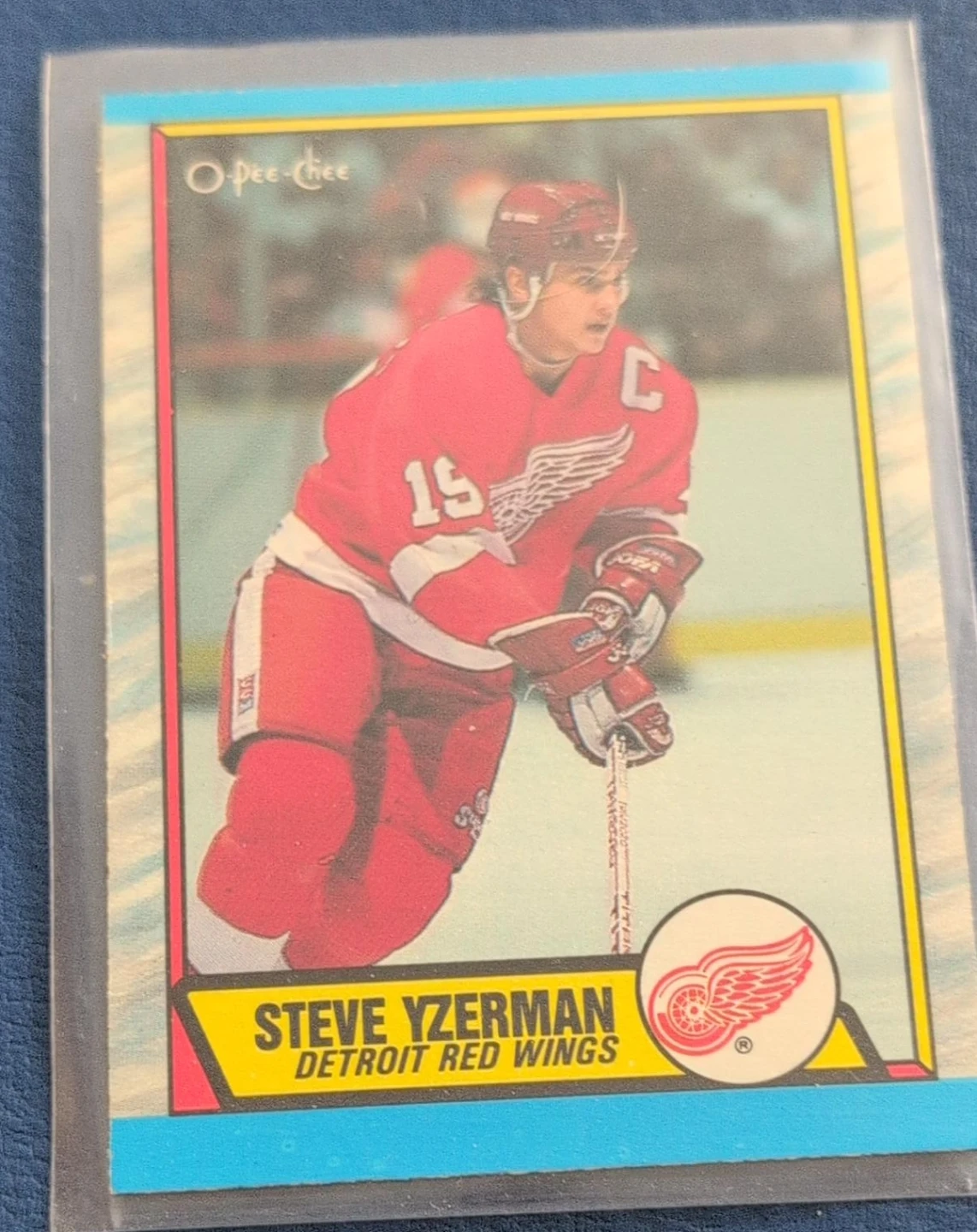 1989-90 O-Pee-Chee Steve Yzerman Detroit Red Wings Hockey Card