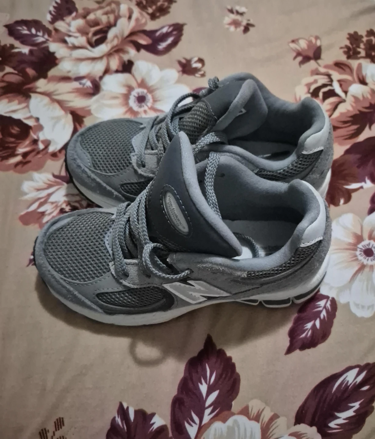 New Balance 2002R Men's Shoes Grey Size 12