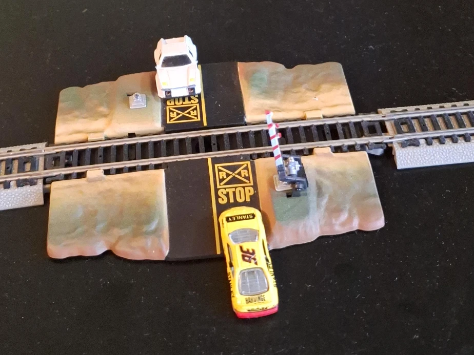 N scale Train Crossing Gate Set