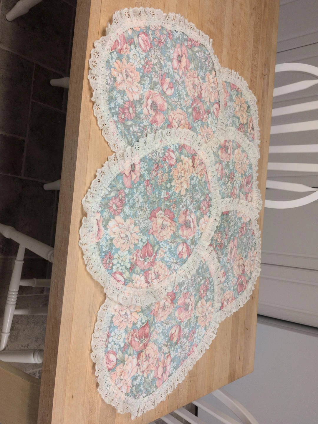 Set of 6 Floral Placemats with Lace Trim