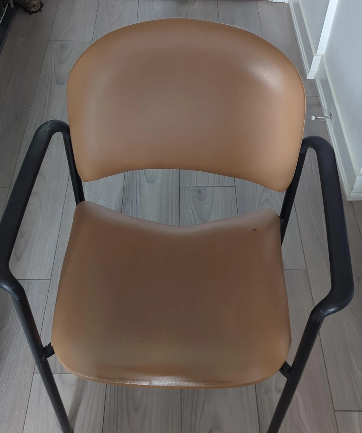 Tan Armchair with Black Metal Frame 🥕