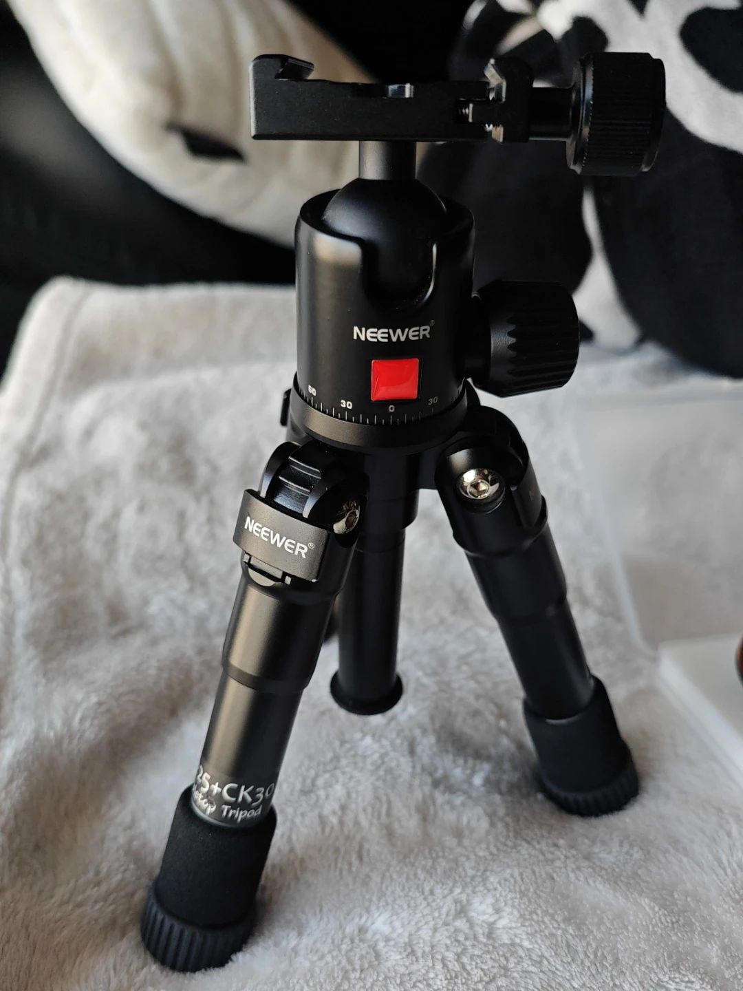 Neewer Portable Folding Mini Tripod