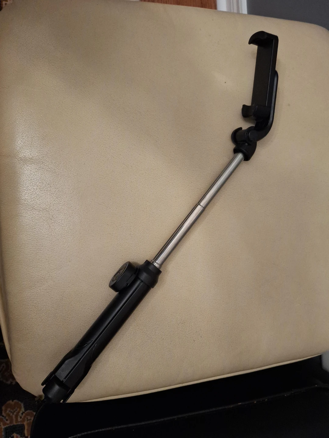 Extendable Selfie Stick with Phone Holder