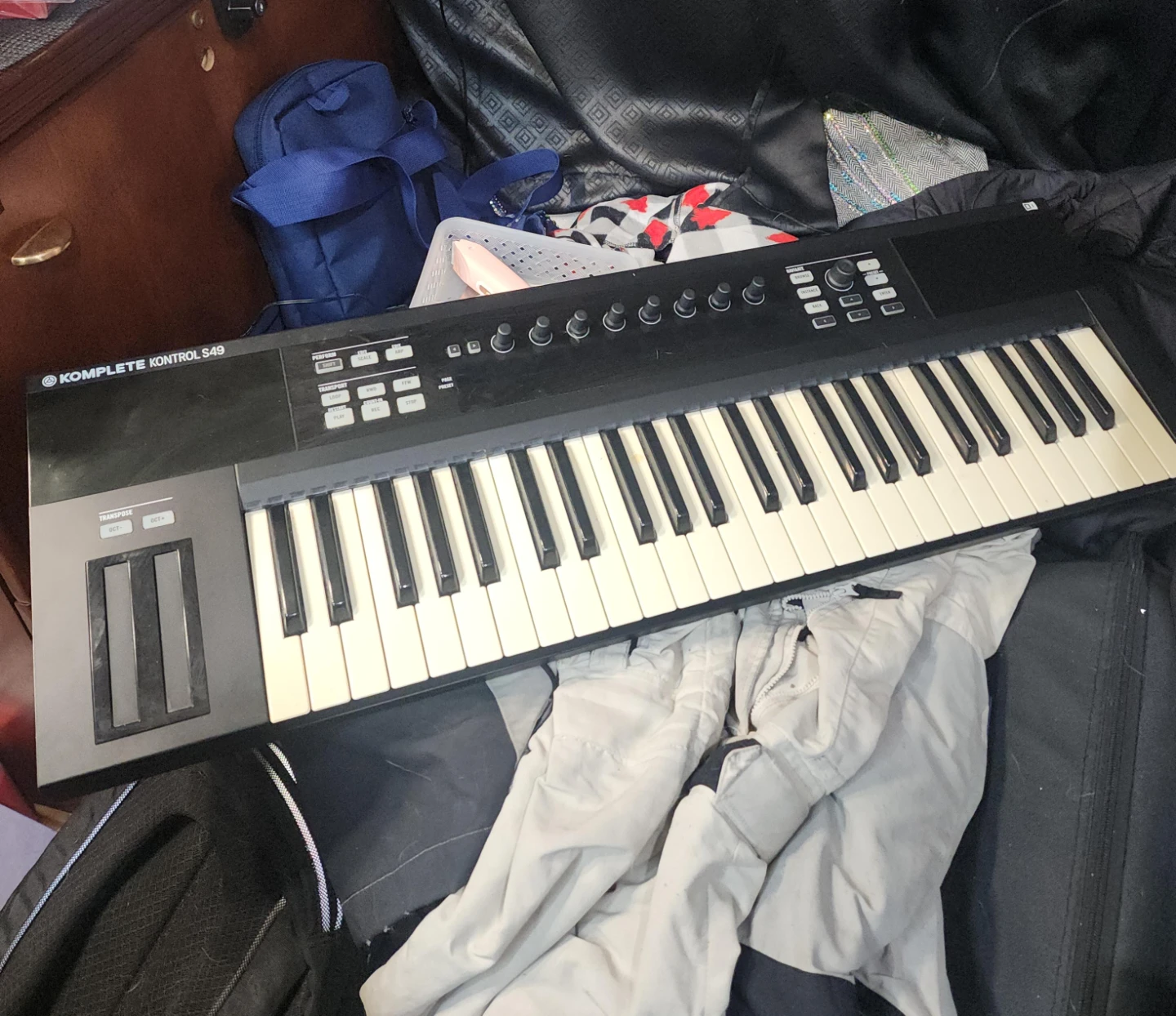 Native Instruments Komplete Kontrol S49 MIDI Keyboard