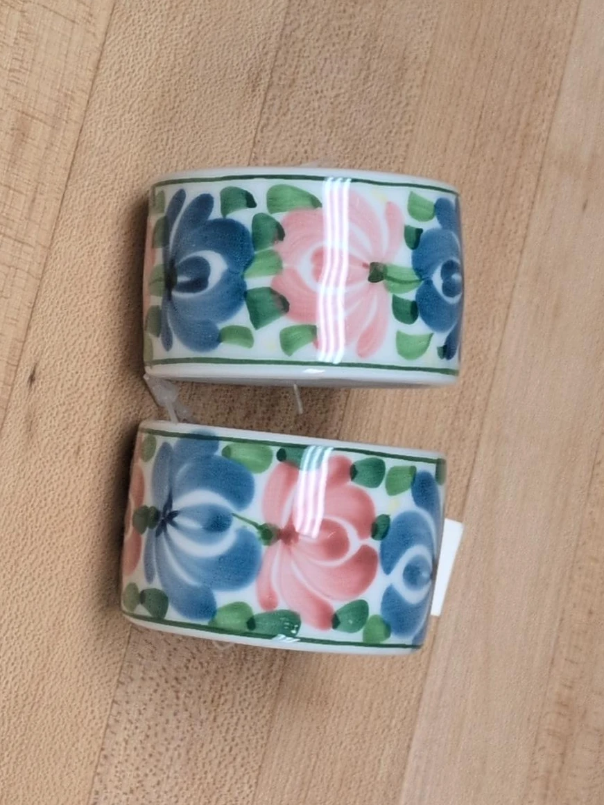 Set of 2 Ceramic Napkin Rings Floral Pattern