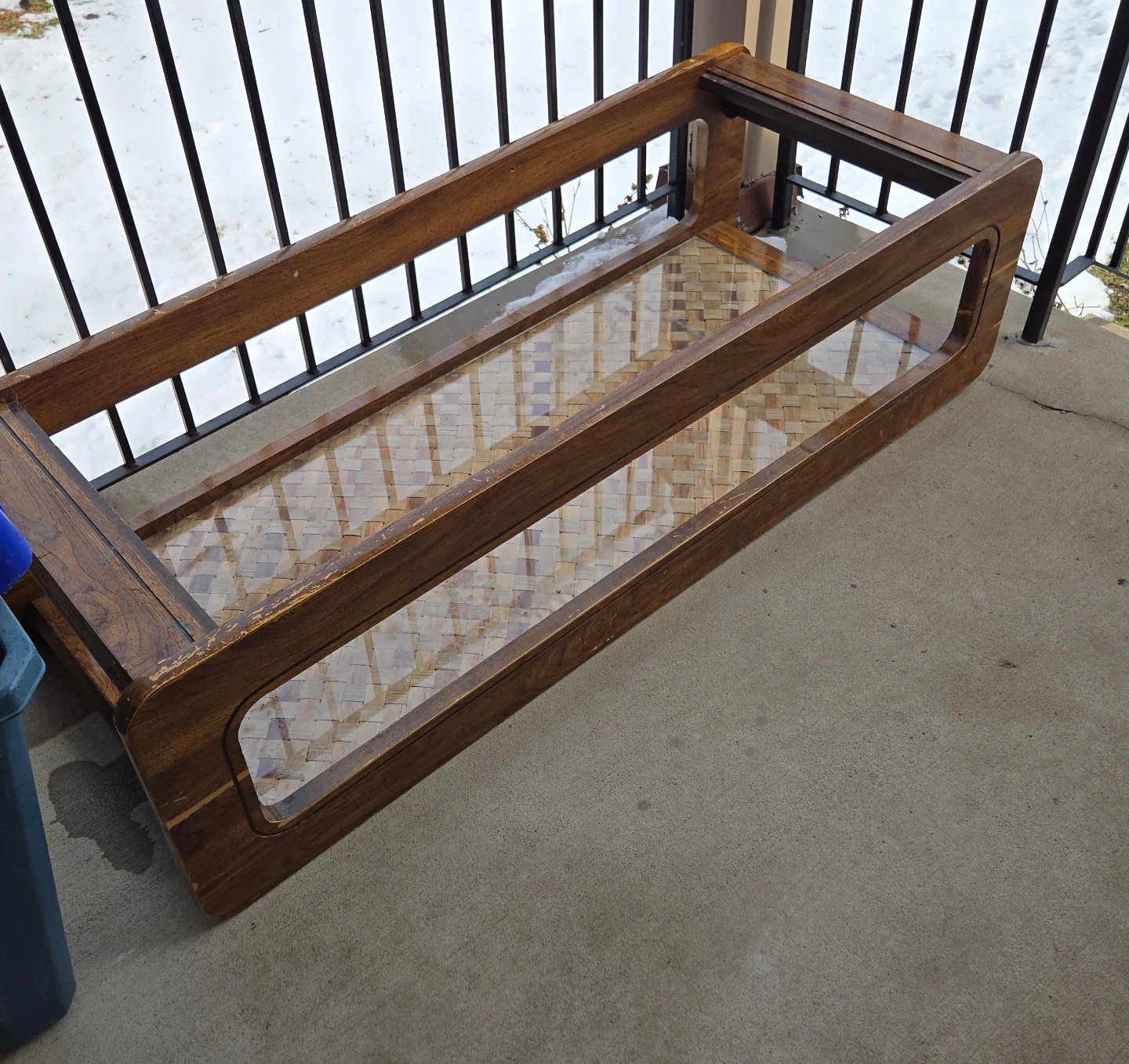 Vintage Coffee Table with Woven Detail - photo 3