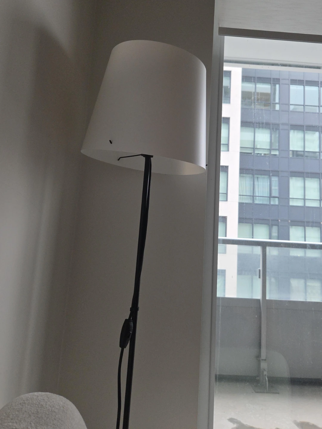 White Floor Lamp Bluetooth smart bulb