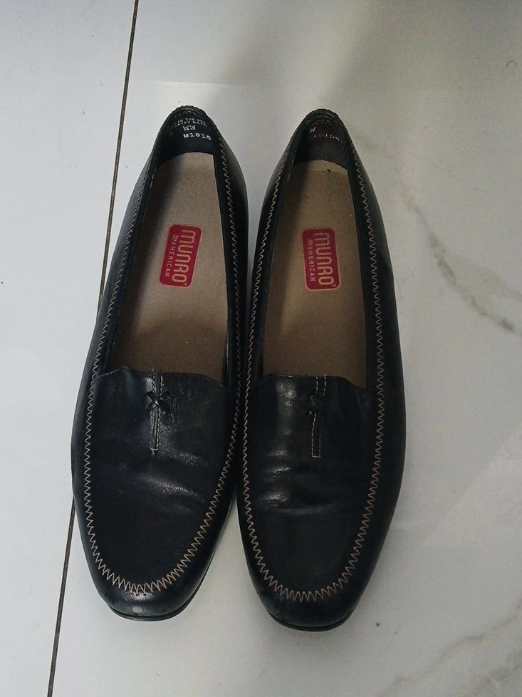 Munro American Black Leather Loafer Shoes