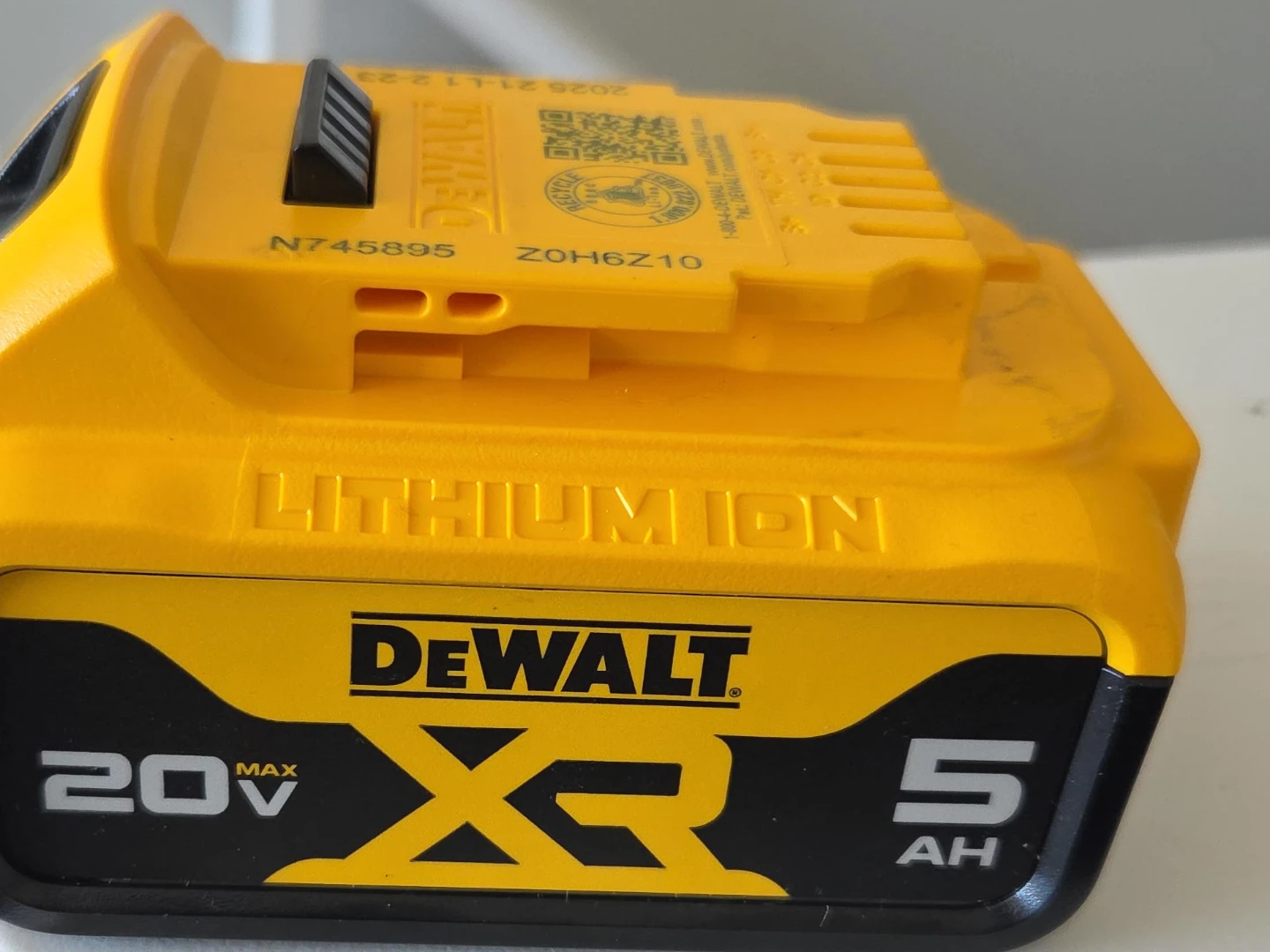 DEWALT 20V MAX XR 5.0 Ah Lithium Ion Battery