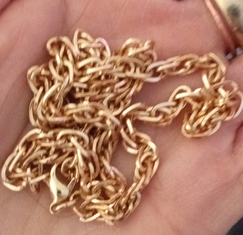 Gold-tone chain necklace with lobster clasp 🥕