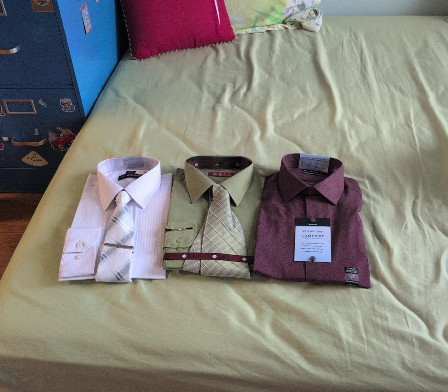 Van Heusen Men's Slim Fit Dress Shirt LG 32 dollars