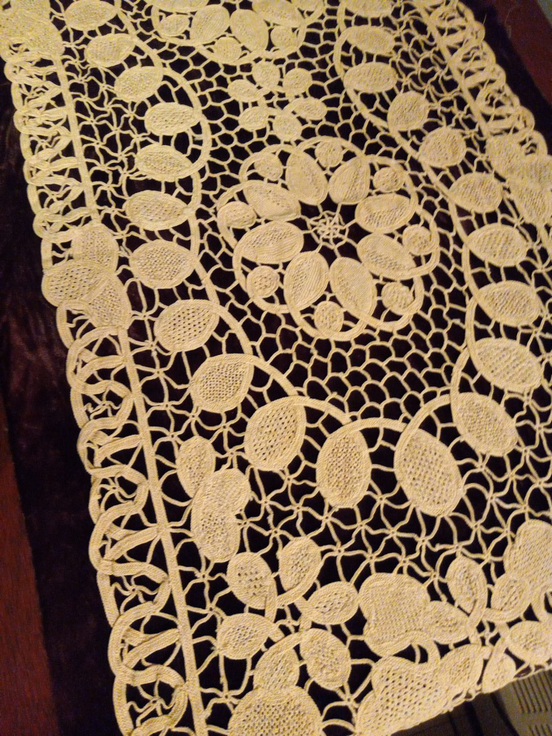 Vintage Lace Table Runner - photo 2