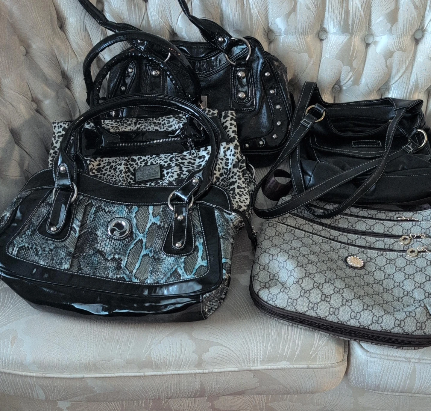 Lot of 5 assorted women's handbags $40 all